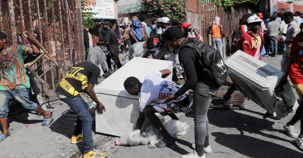 10 dead as gangs battle for control in Haiti