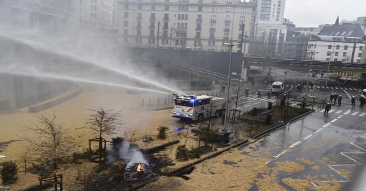 Farmers gather near EU building to protest agriculture ministers’ meeting