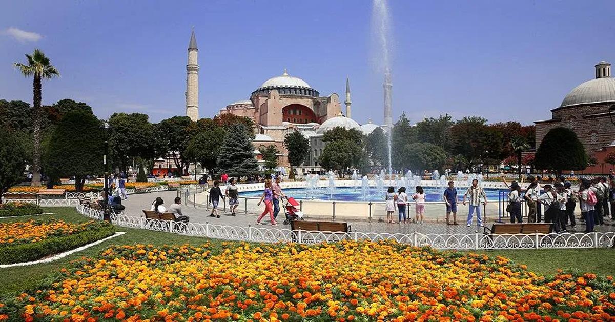 Istanbul breaks tourism records with over 5M foreign visitors in 2024
