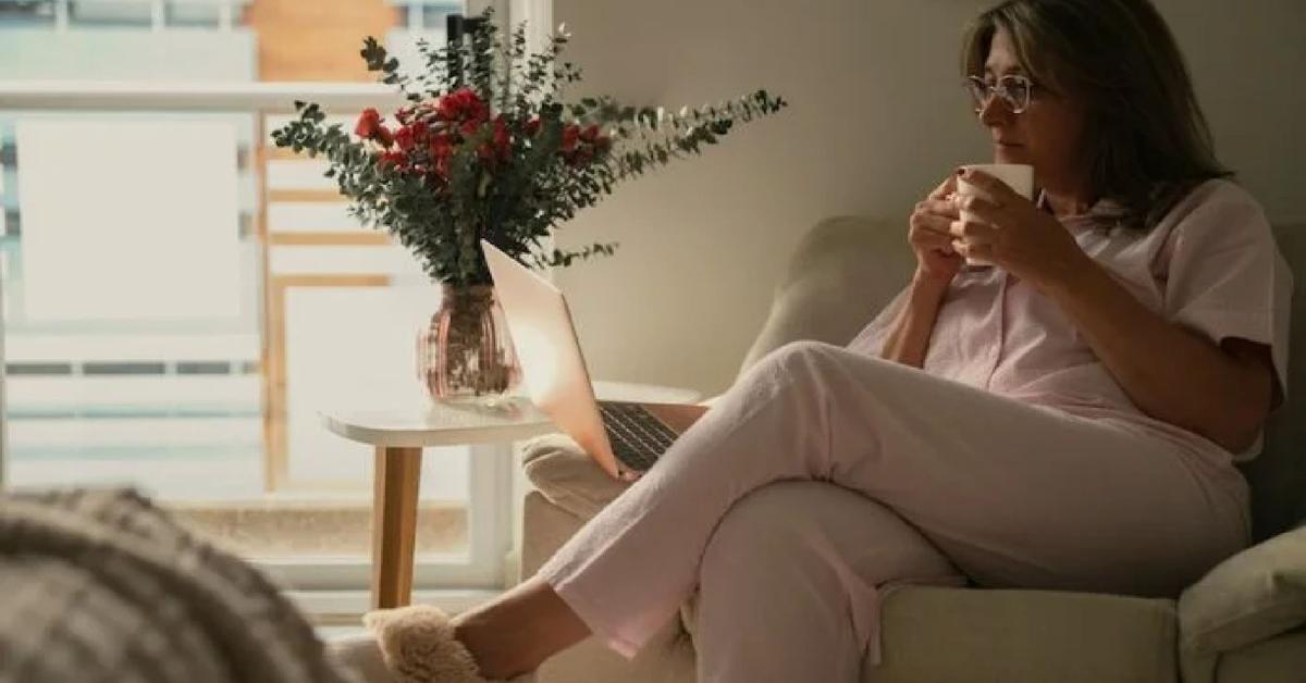 Living alone may make you feel depressed, reveals study