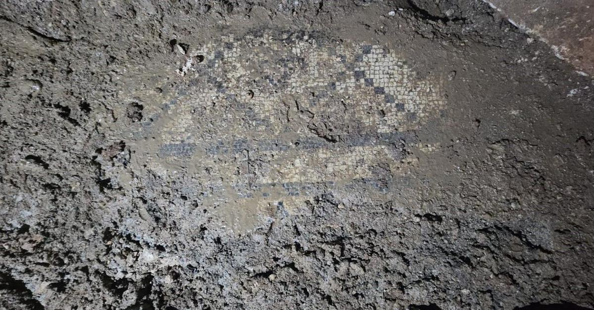 Mosaic burial chamber found during excavation in Türkiye