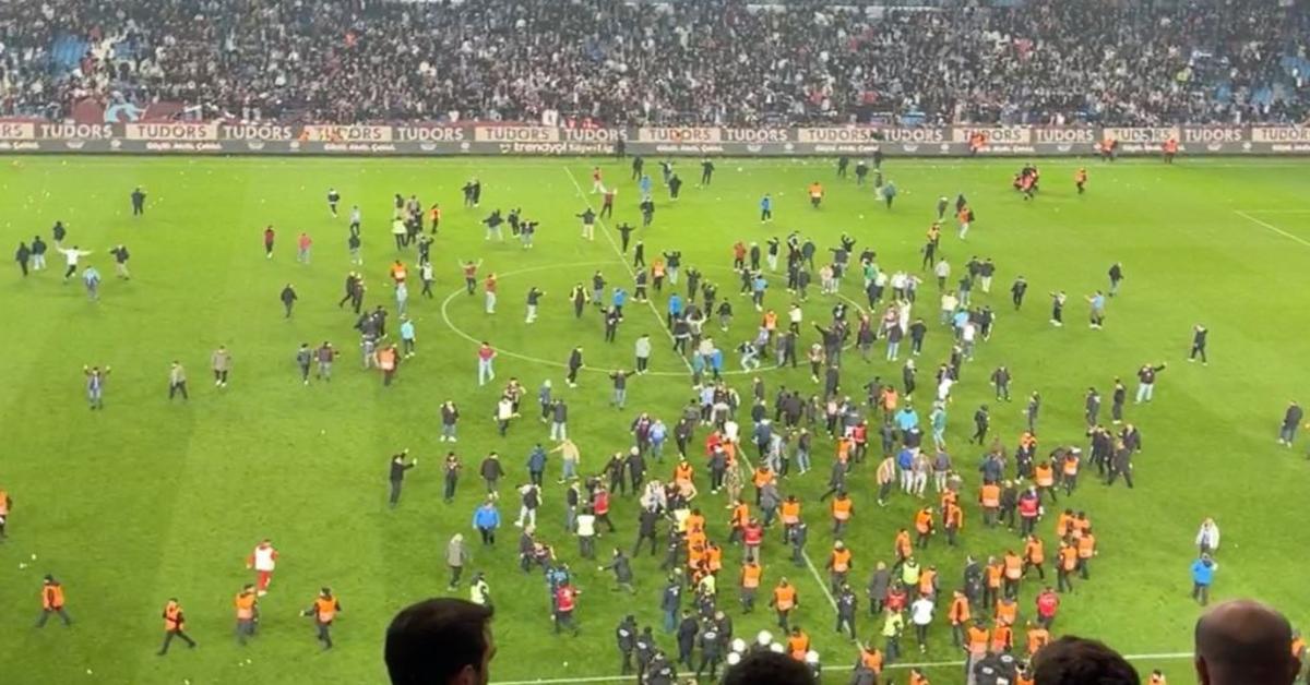 Police arrest 12 for pitch invasion, violence after Trabzonspor Vs. Fenerbahce match