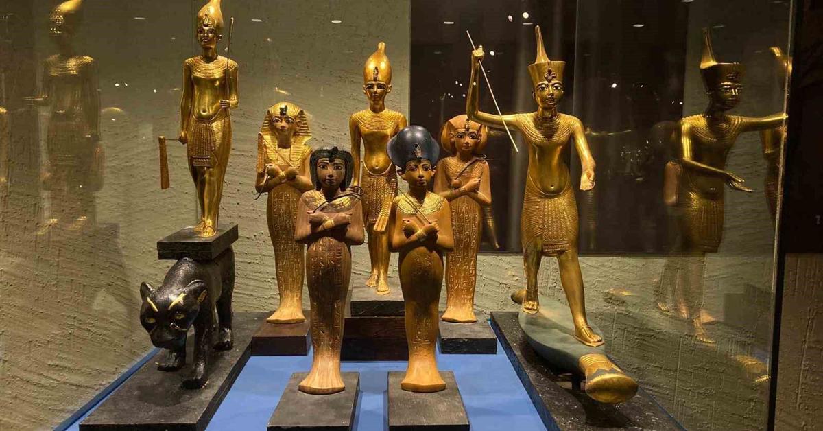 Replicas of pharaoh's treasures welcome visitors at Ankara exhibition