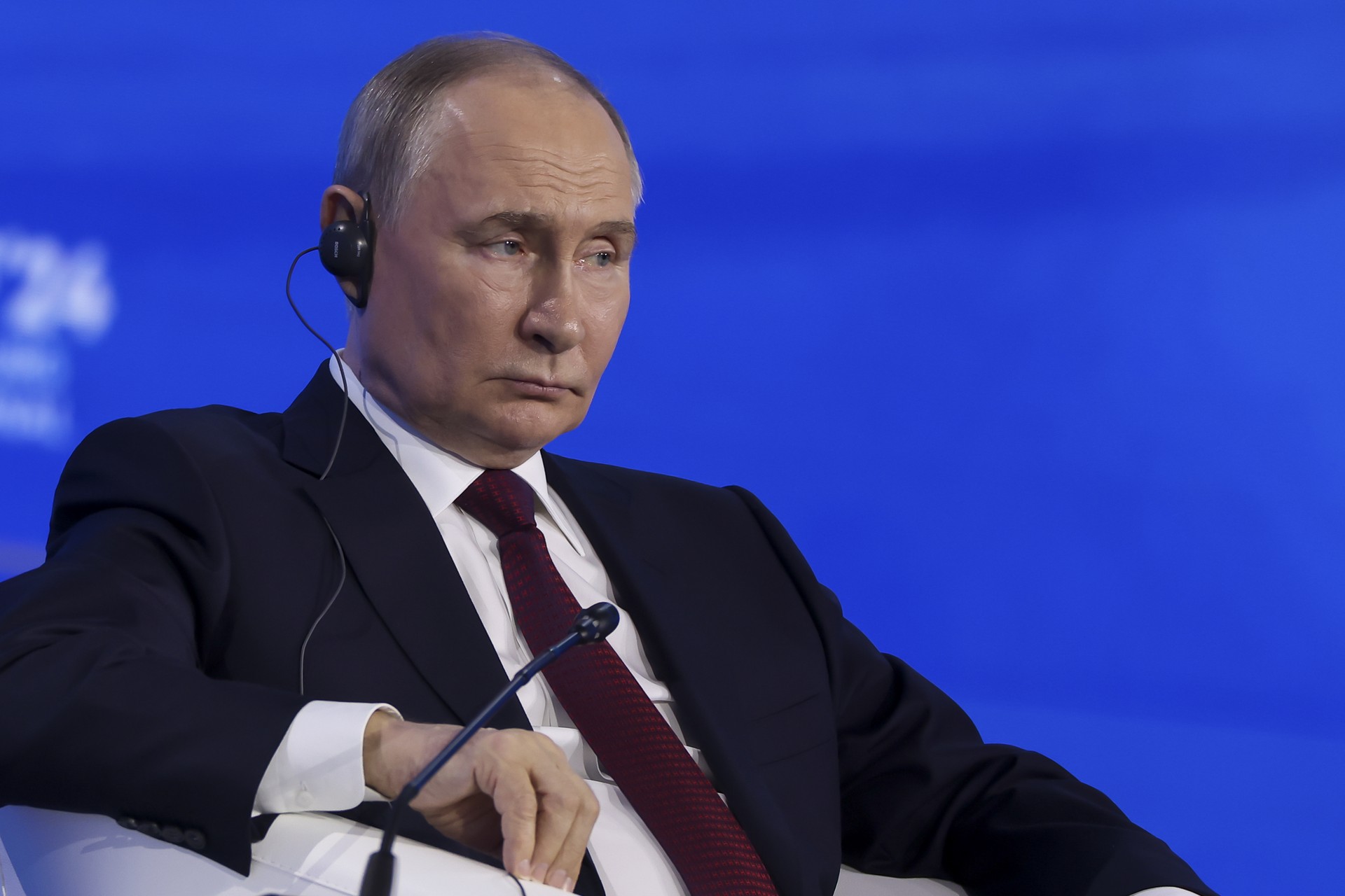 Moscow stock exchange halts dollar and euro trading amid new US sanctions