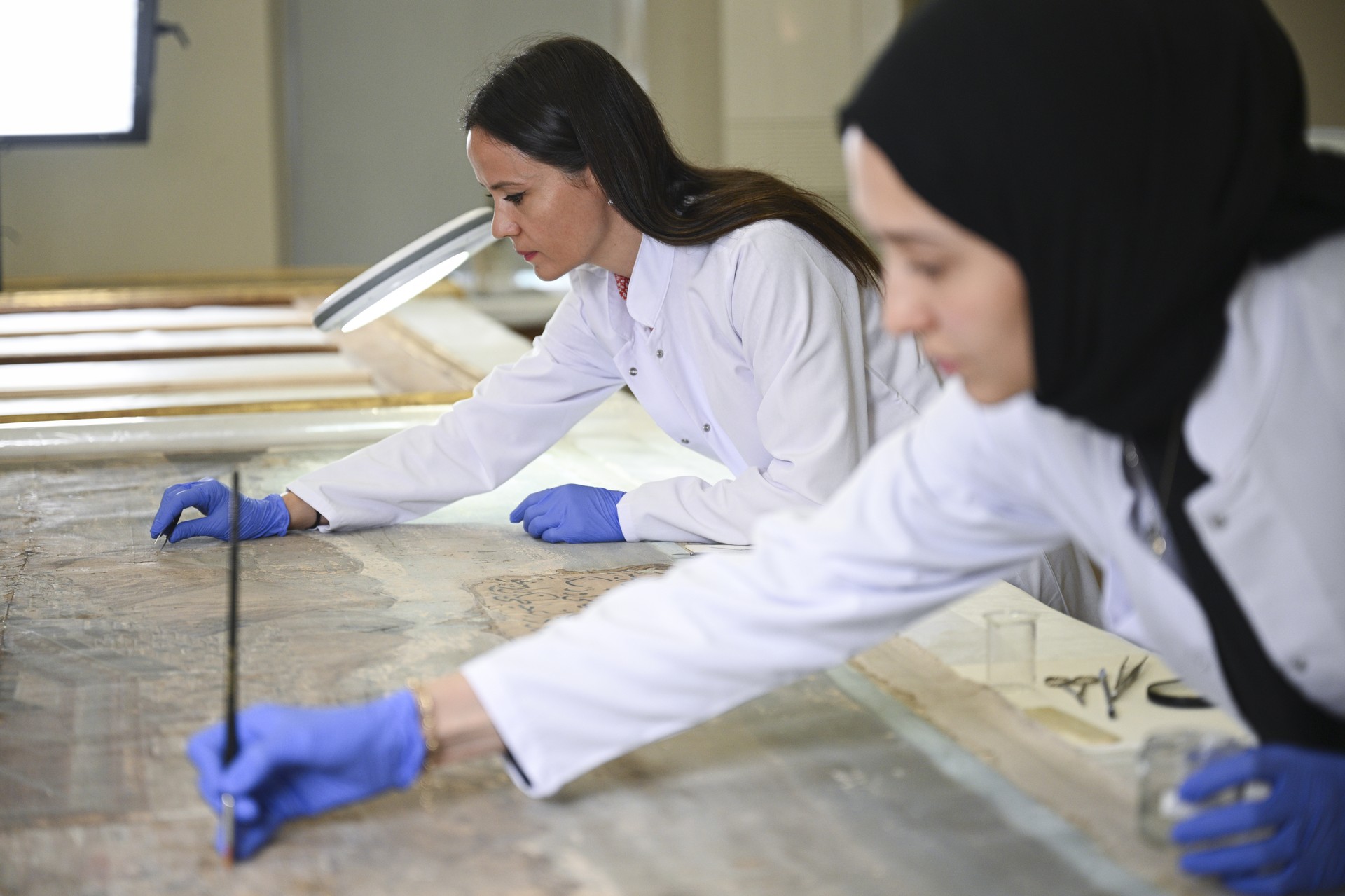 Historic Mecca, Medina paintings undergo restoration at Topkapi Palace
