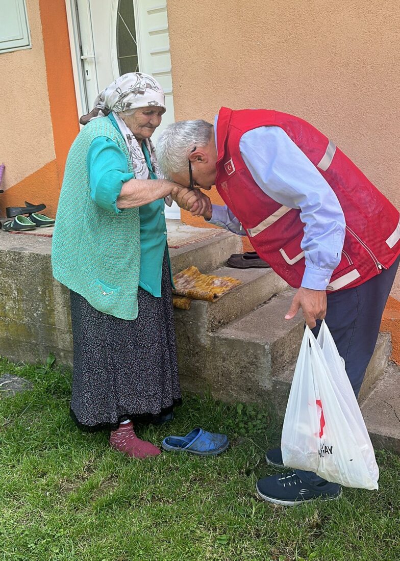 Turkish Red Crescent's Eid al-Adha Campaign reaches Iraq, Niger, and Bosnia