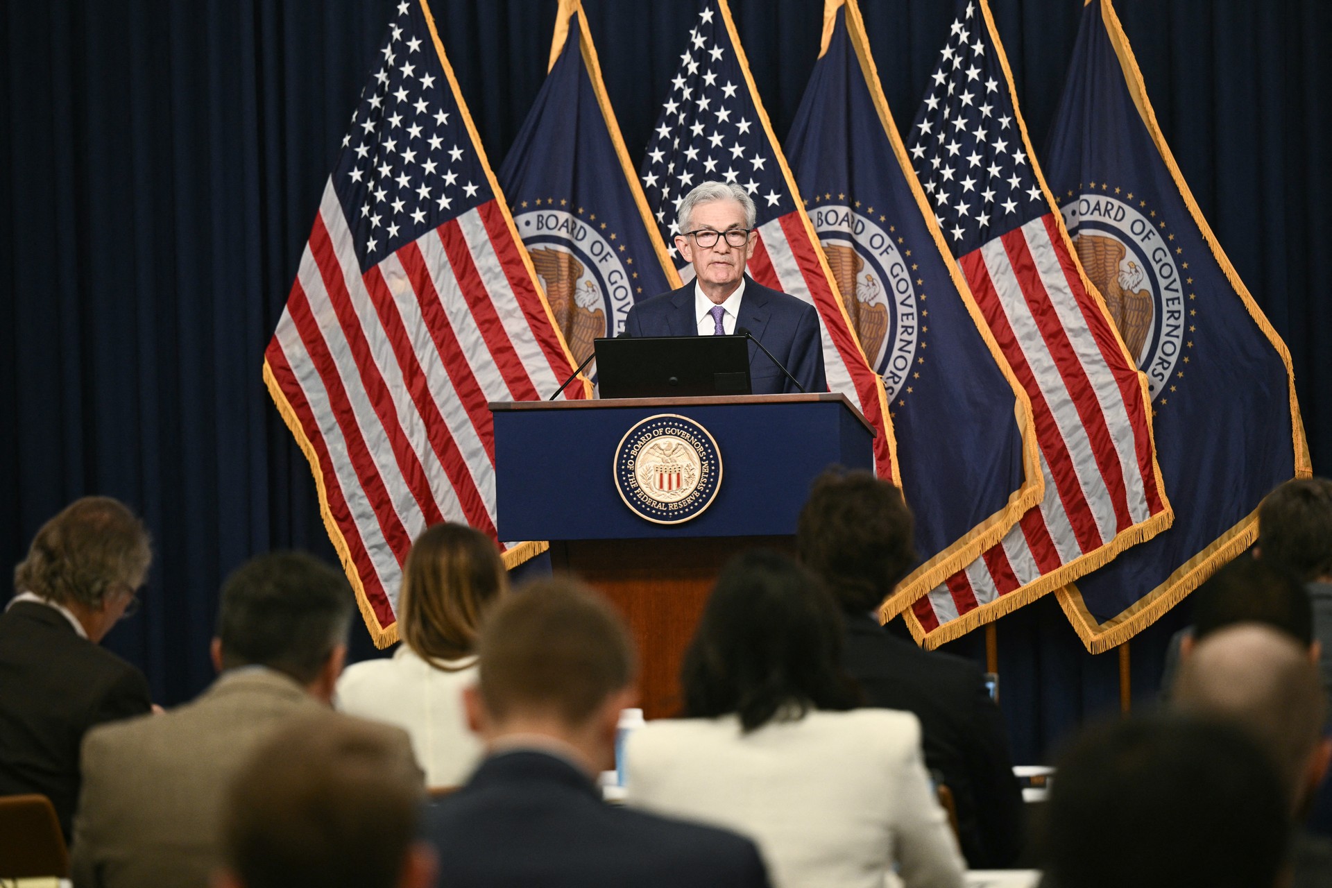 US Federal Reserve holds steady amidst rising inflation and economic uncertainty