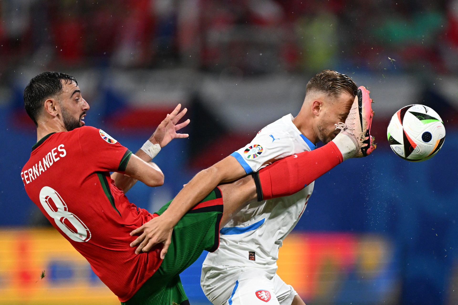 Conceicao's late goal secures Portugal's 2-1 win over Czech Republic
