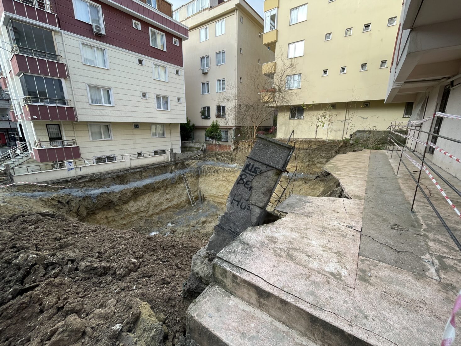 Building collapse crisis in Istanbul sparks earthquake concerns
