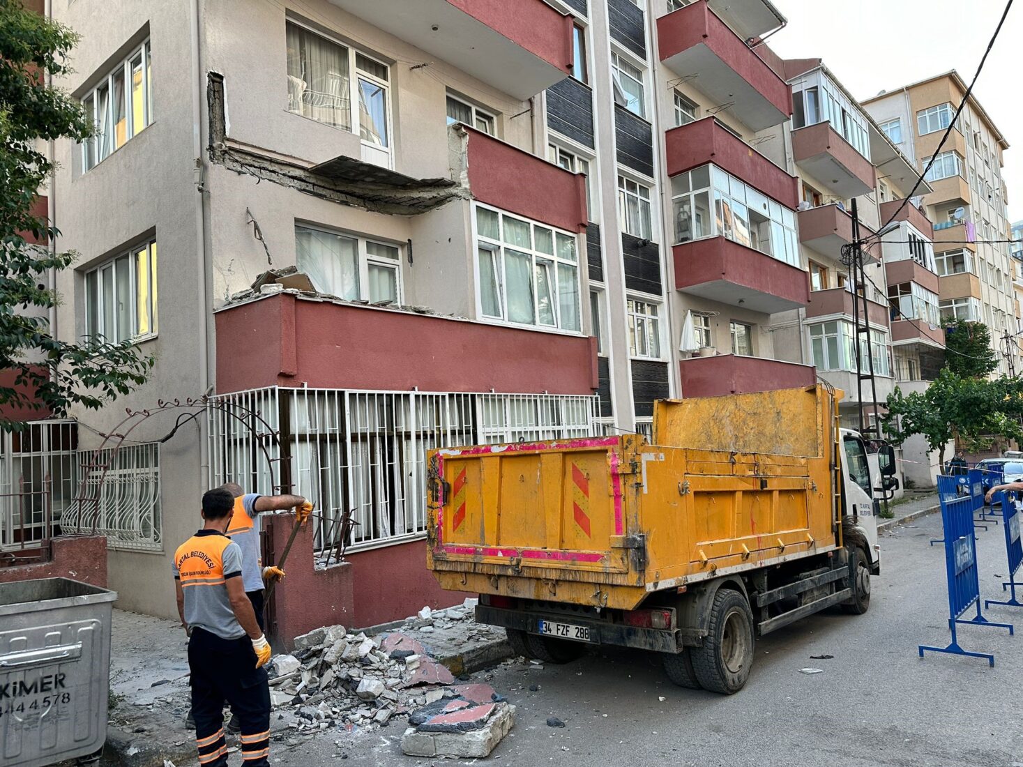 Building collapse crisis in Istanbul sparks earthquake concerns