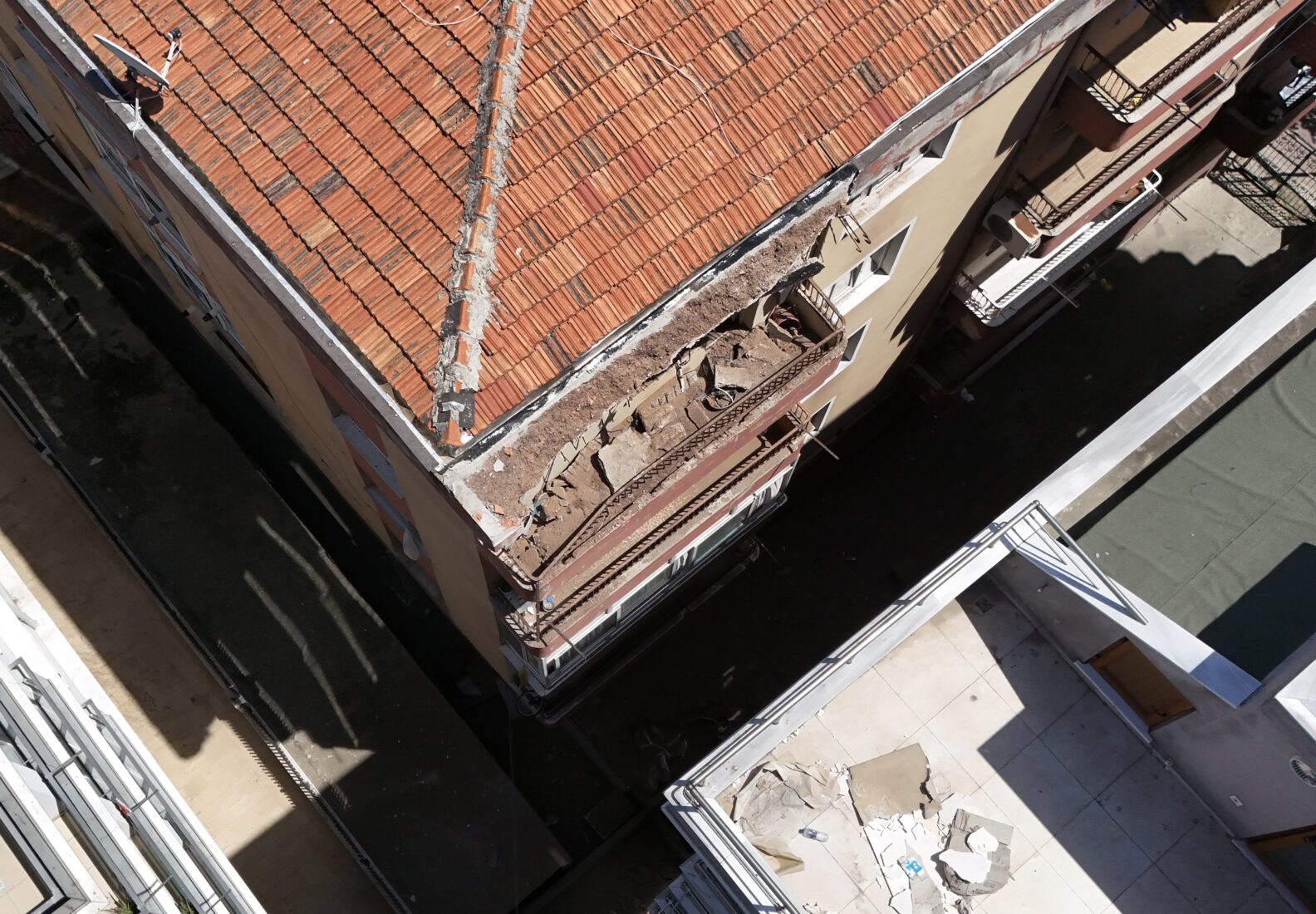 Building collapse crisis in Istanbul sparks earthquake concerns