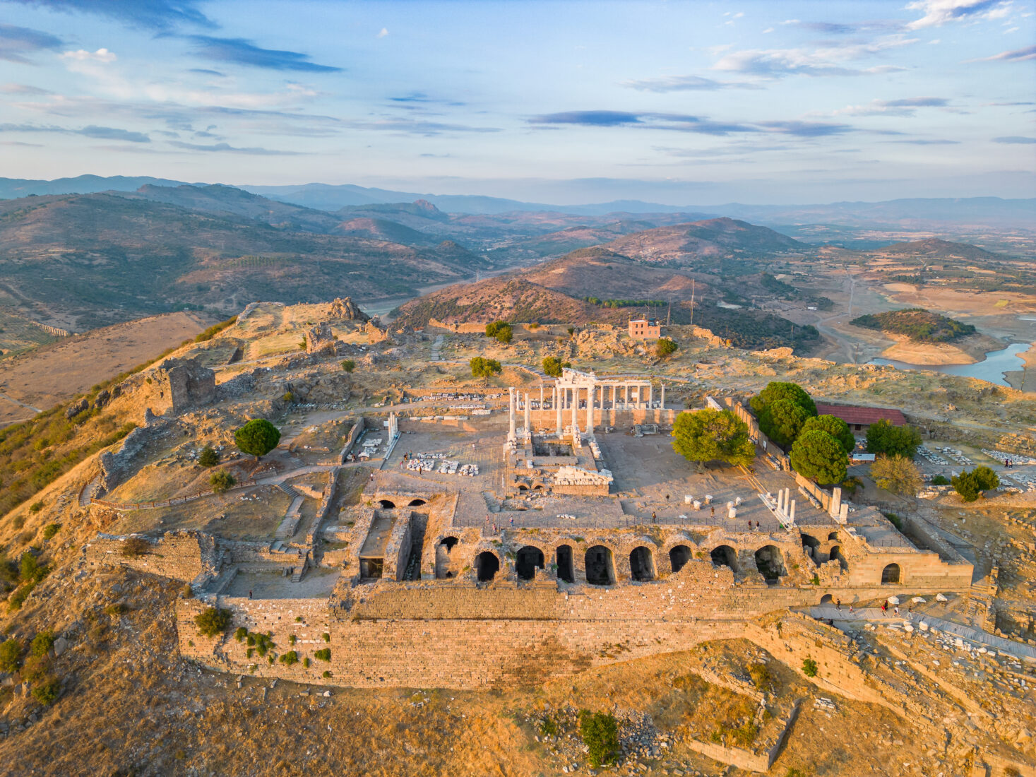 Izmir Bergama's historic charm attracts record visitors in 2024
