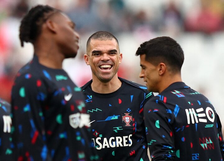 Euro 2024 group stage concludes with dramatic matches, record-breaking performances