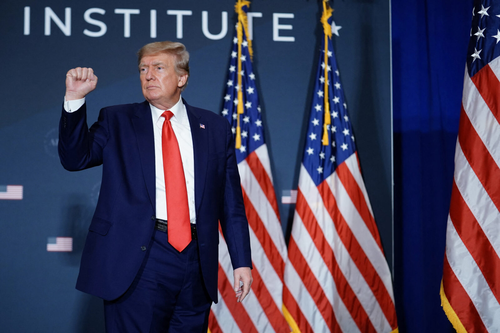 Trump considers ceasing US military aid to Kyiv, conditioned on Moscow peace negotiations