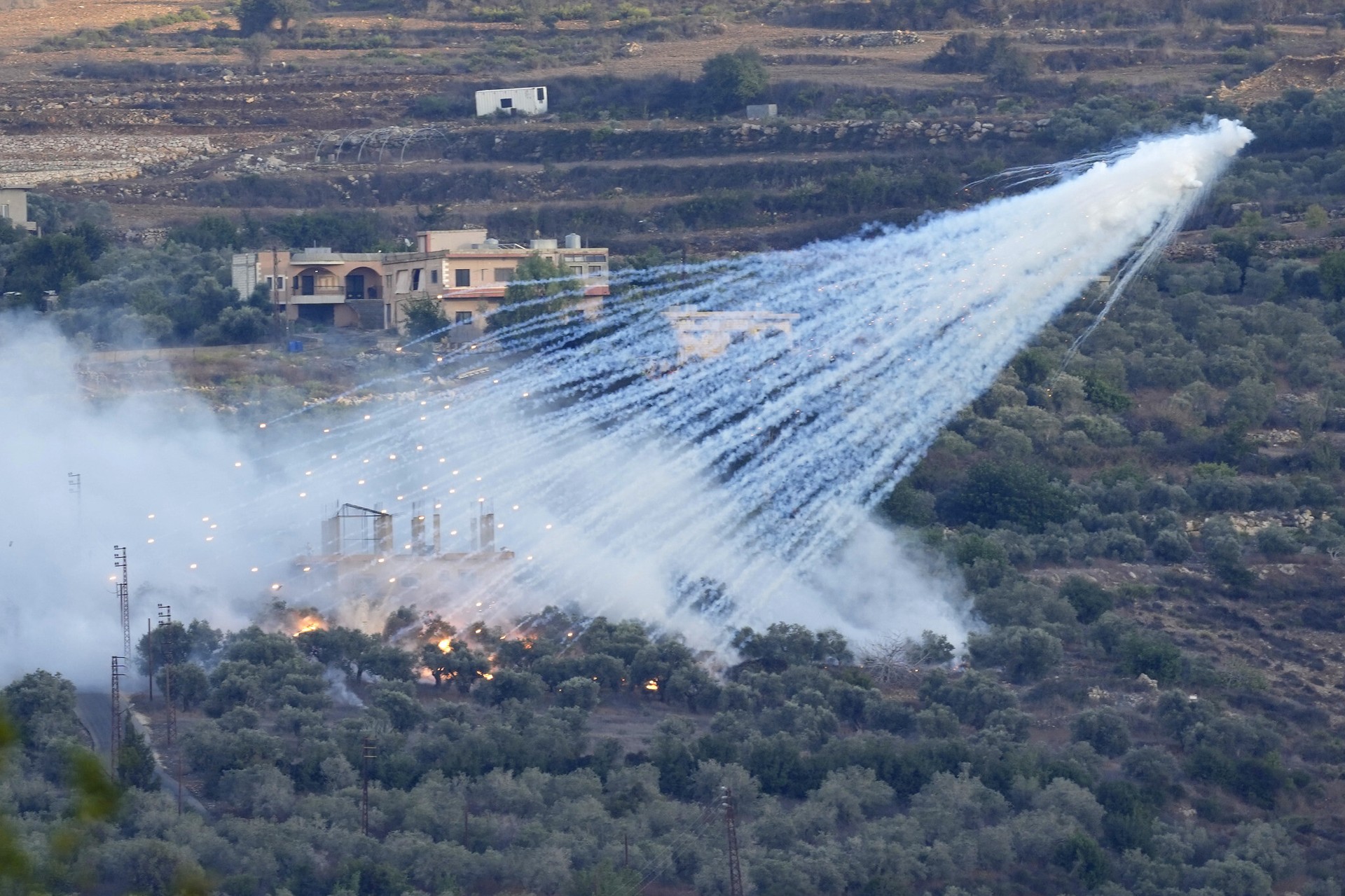 Israel’s usage of white phosphorus in S. Lebanon endangers civilians: HRW