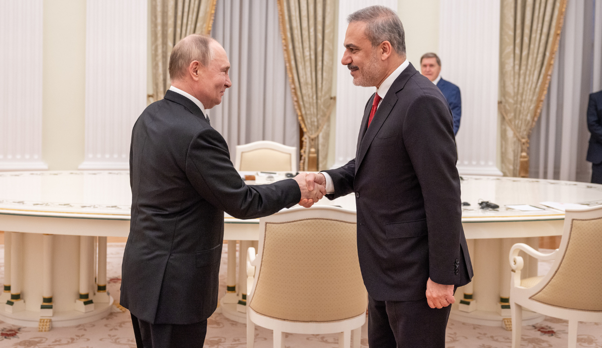 FM Fidan's diplomatic dialogue with Putin  advances bilateral relations