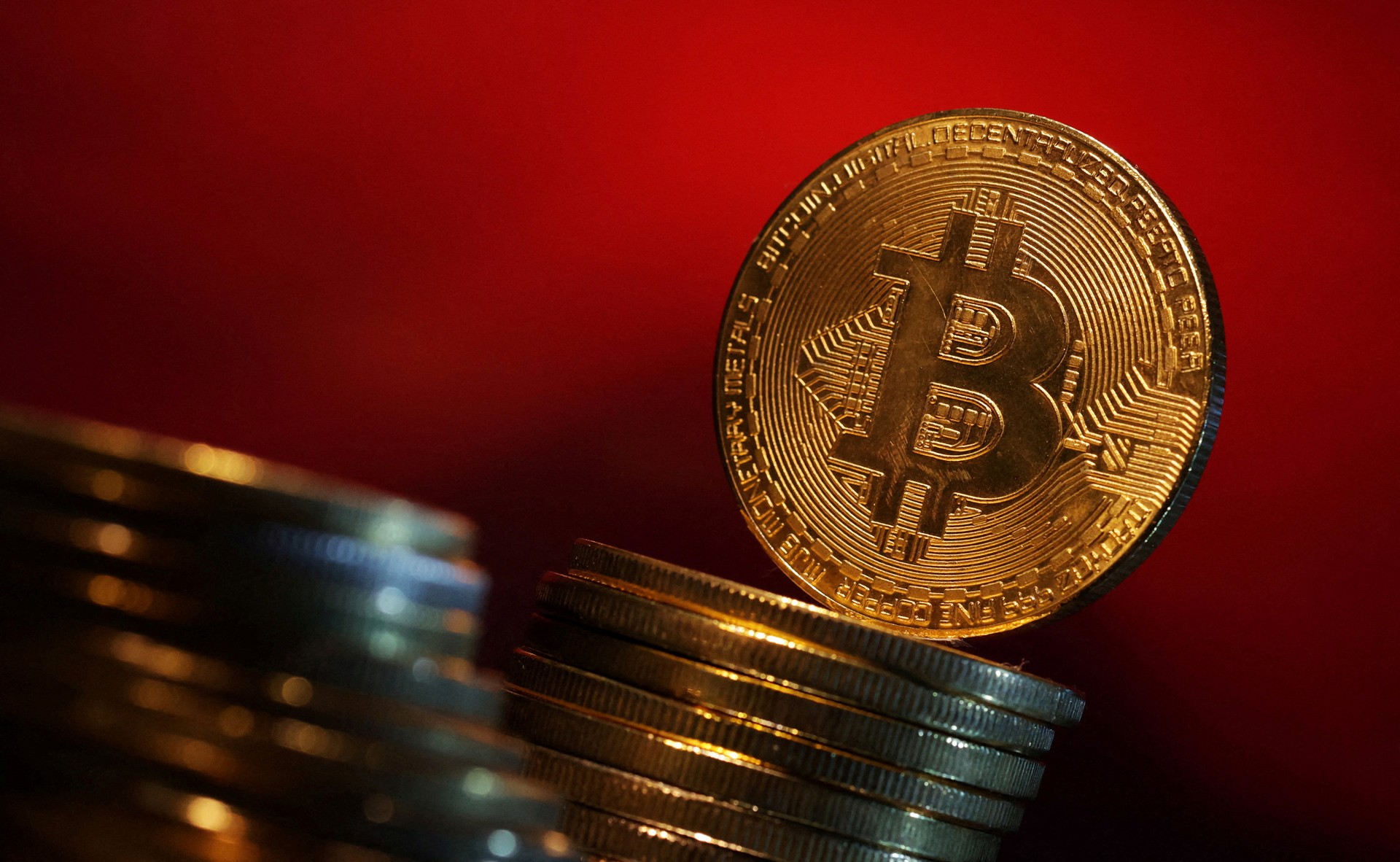 Cryptocurrency market shows signs of stabilization as Bitcoin, Ethereum rebound