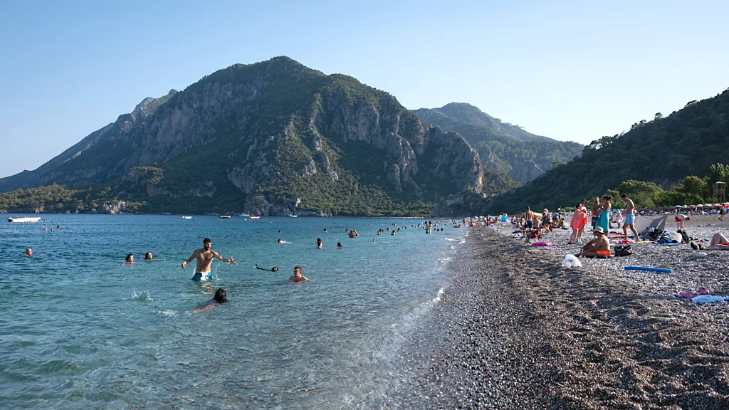 3 Turkish cities make it to top 250 among happiest towns in world