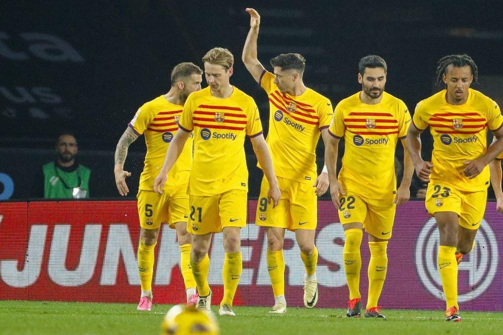 Lewandowski's late penalty seals Barcelona's win over Celta Vigo