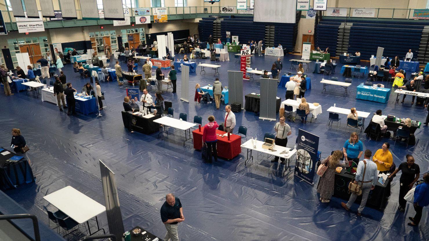 Over 60% of U.S. workers are satisfied with jobs amid middle class economical hardships