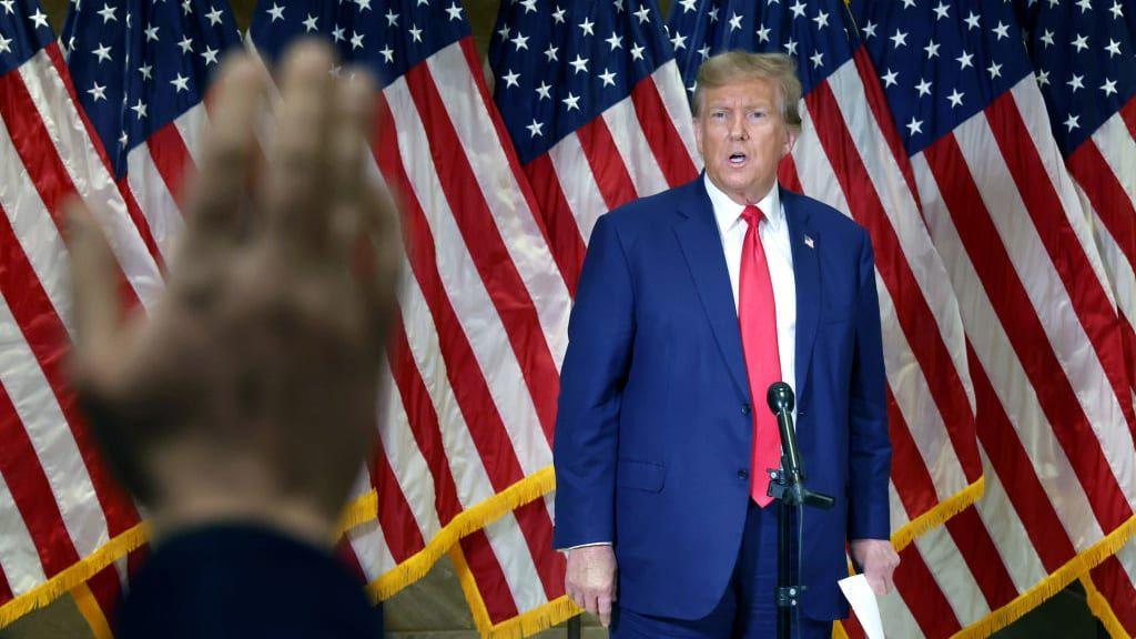 Protesters disrupt Trump campaign event ahead of Iowa caucus