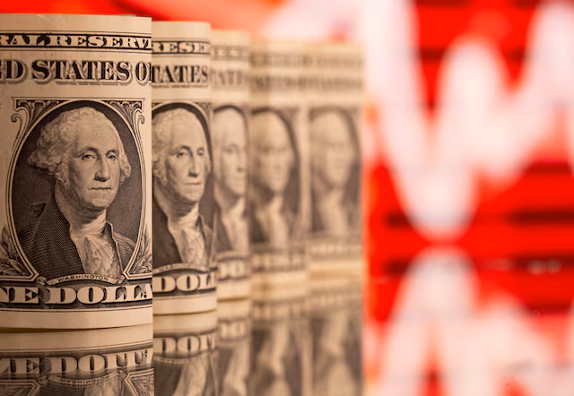 Dollar remains stable at TL 32.38 amid changing market dynamics