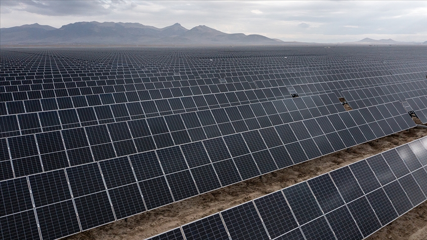 Türkiye sets solar energy record with over 44% of daily production