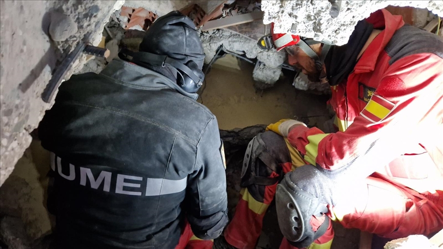 Spain's Defense Minister welcomes Turkish earthquake survivors rescued from rubble