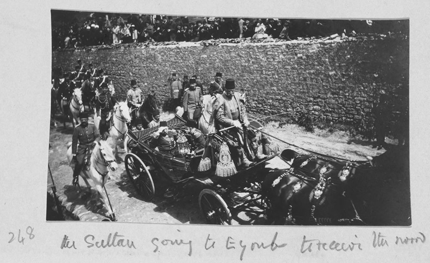 New leader Sultan Mehmed V, in a horse-drawn carriage, accompanied by General Gazi Mahtar Pasha, on his way to the Eyup Mosque to receive his sword (an event similar to a coronation), in Istanbul, Türkiye, April 1909 (Photo via Gertrude Bell)