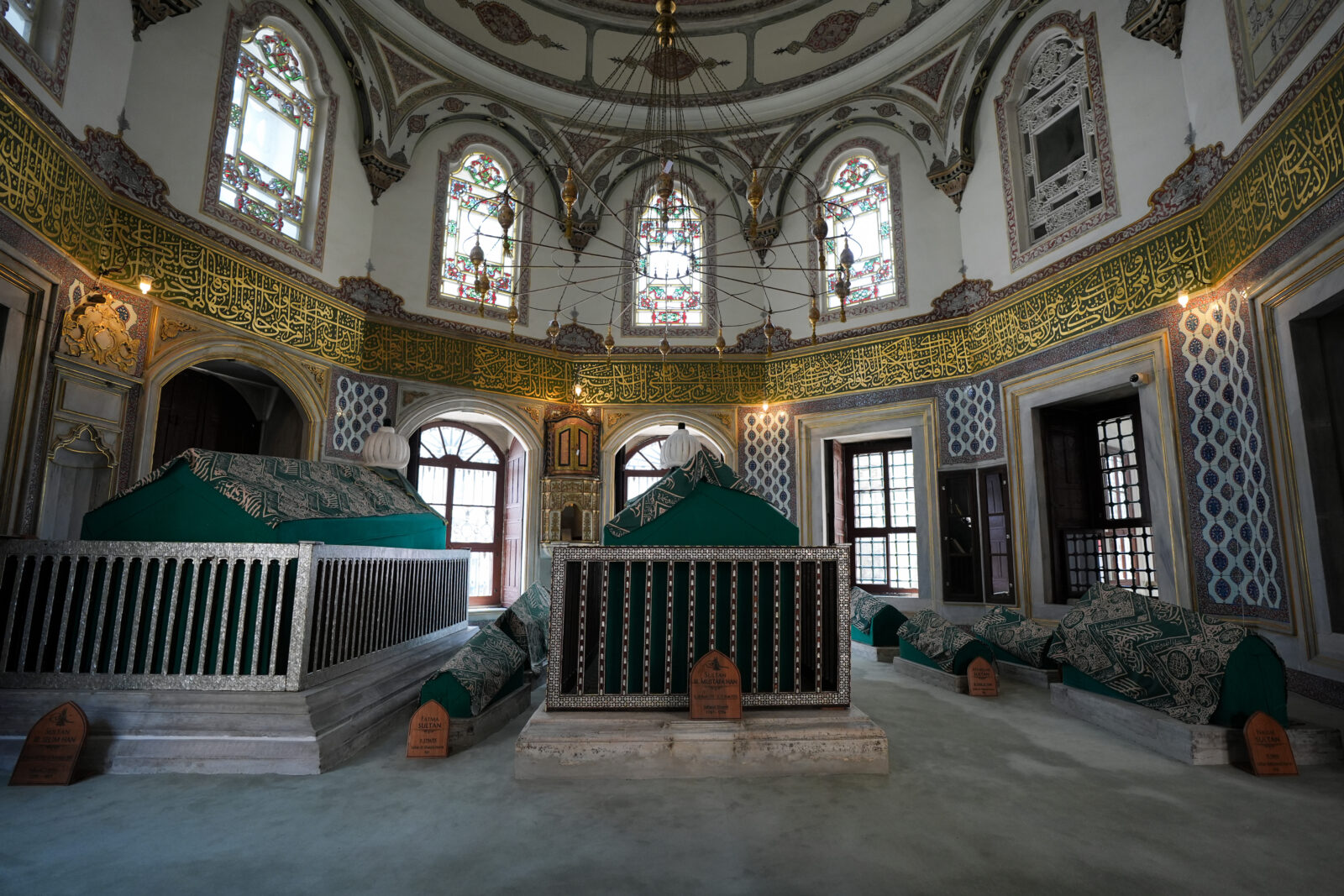 Sultan Selim III, Sultan Mustafa III  tombs reopen in Istanbul after restoration