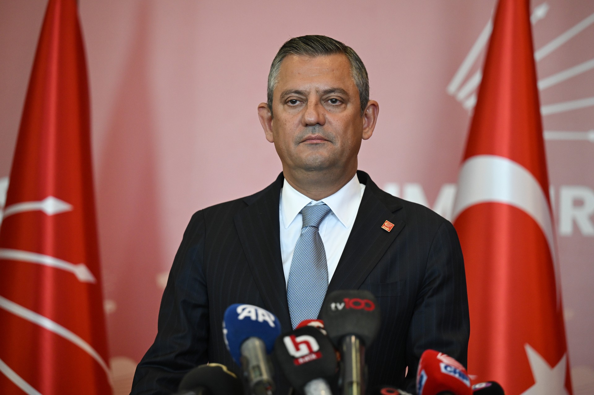 Main opposition party leader's support for regional minimum wage ignites debate