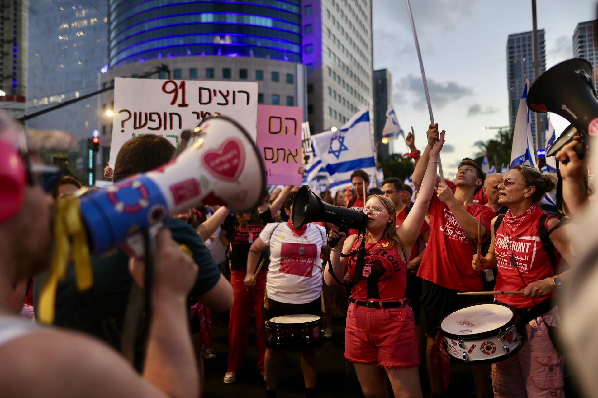 Hundreds in Israel protest, demand hostage exchange and early elections