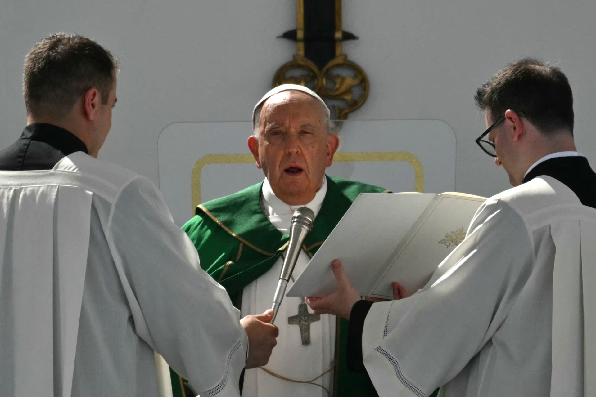 Pope Francis critiques populism, democracy's health