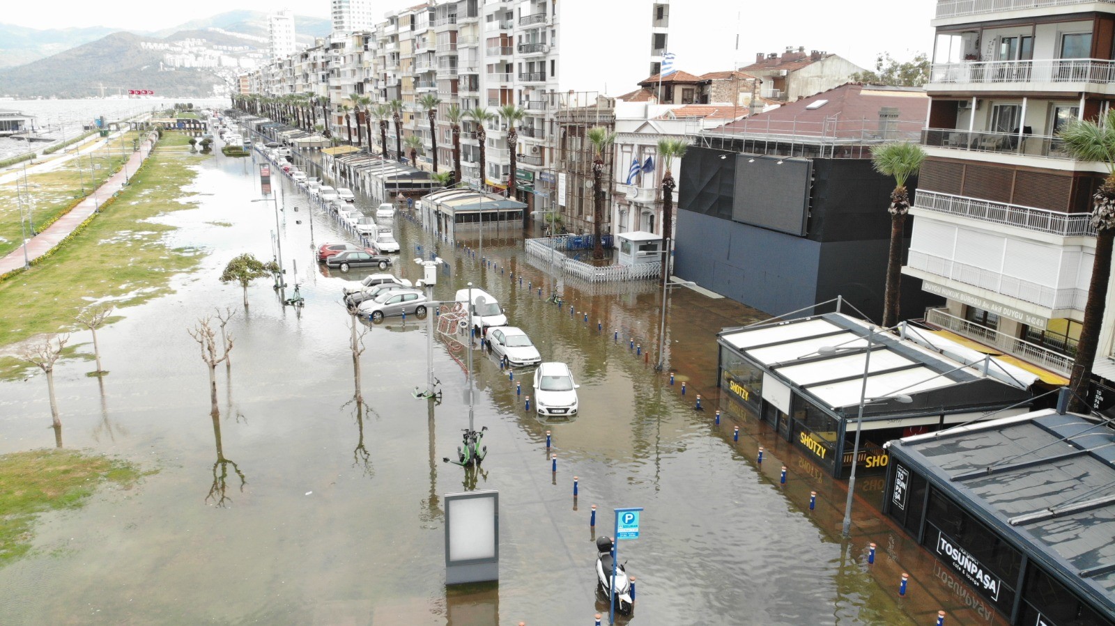 Sea overflow and flooding after heavy rains, Izmir, Türkiye, November 26, 2023 (Photo by IHA Photo)