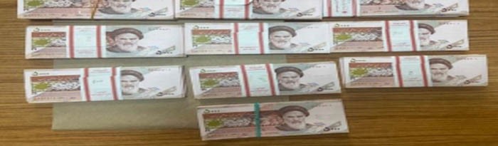 ISTANBUL LEVENT'TE 140 MILYON LIRA DEGERINDEKI LÜKS EVI SATMAK ISTEYEN EMLAKÇI, INGILTERE'DEN GELEN SEVGILILER TARAFINDAN 14 MILYON LIRA DOLANDIRILDI. SOLUGU KARAKOLDA ALAN EMLAKÇININ SIKAYETI ÜZERINE POLIS, SÜPHELILERDEN BIRINI MÜNIH UÇAGINDA YURTDISINA KAÇMAK ÜZEREYKEN ÜSTÜNDE 15 BIN EURO ILE YAKALADI. (DOGAN CAN CESUR/ISTANBUL-IHA)
Istanbul Levent'te 140 milyon lira degerindeki lüks evi satmak isteyen emlakçi, Ingiltere'den gelen sevgililer tarafindan 14 milyon lira dolandirildi. Solugu karakolda alan emlakçinin sikayeti üzerine polis, süphelilerden birini Münih uçaginda yurtdisina kaçmak üzereyken üstünde 15 bin euro ile yakaladi. Olayin organizatörü oldugu öne sürülen kadinin ise ayni gün farkli uçakla Paris'e gittigi tespit edildi. Polis simdi kadinin ve Türkiye'deki isbirlikçilerinin pesine düstü.
