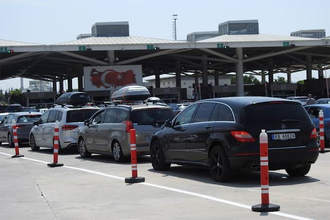 Expatriate Turkish citizens living in many European countries and coming to spend their summer holidays in their homeland at customs border gates, Türkiye, July 10, 2024 (Photo by IHA)