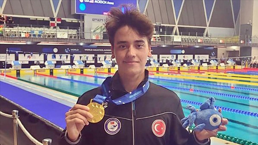 National swimmer Kuzey Tuncelli becomes the world champion for the second time in the men's 1500 meters at the World Junior Swimming Championships held in Netanya, Israel, September 9, 2023. (AA Photo)