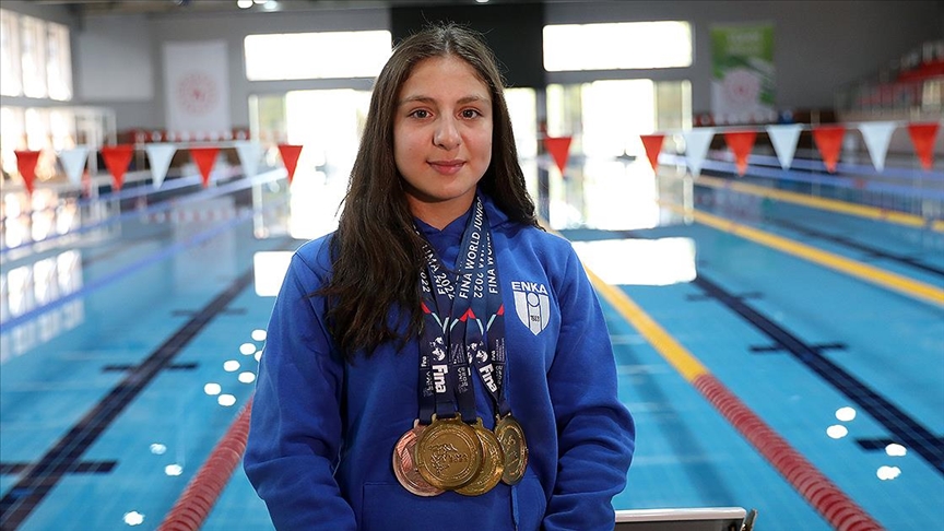 Turkish swimmer Merve Tuncel won the first women's gold in the 800m freestyle at the 19th Mediterranean Games in Algeria and secured three gold and one bronze medal at the European Junior Championships, July, 2022. (AA Photo)