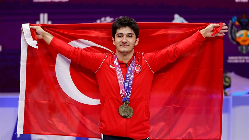 Natinal weightlifting champion Muhammed Furkan Ozbek poses before Tokyo 2020 Olympics, Tashkent, Uzbekistan, May 25, 2021. (AA Photo)