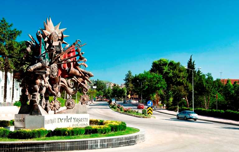 Ottoman coat of arms statue, Bilecik, Türkiye. (Türkiye Culture Portal Photo)