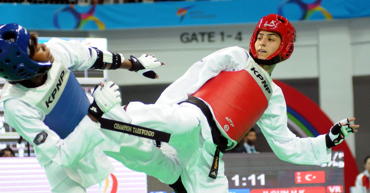 Hatice Kubra Ilgun (right) fights Mary Muriu of Kenya during the 2017 World Taekwondo Championship in Muju, South Korea, June 30, 2017. (AA Photo)