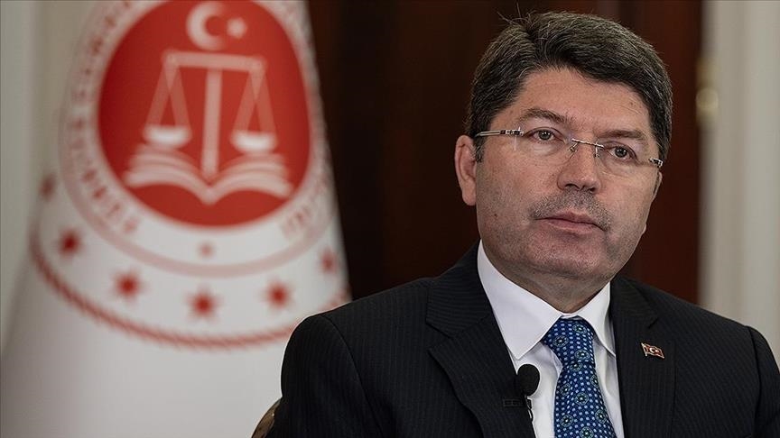 Justice minister warns against false claims of finance minister