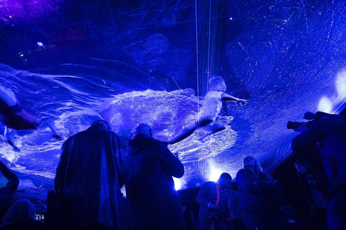 The show "Fuerza Bruta Wayra" comes to the dome of Las Arenas (Photo via Jordi Cotrina)