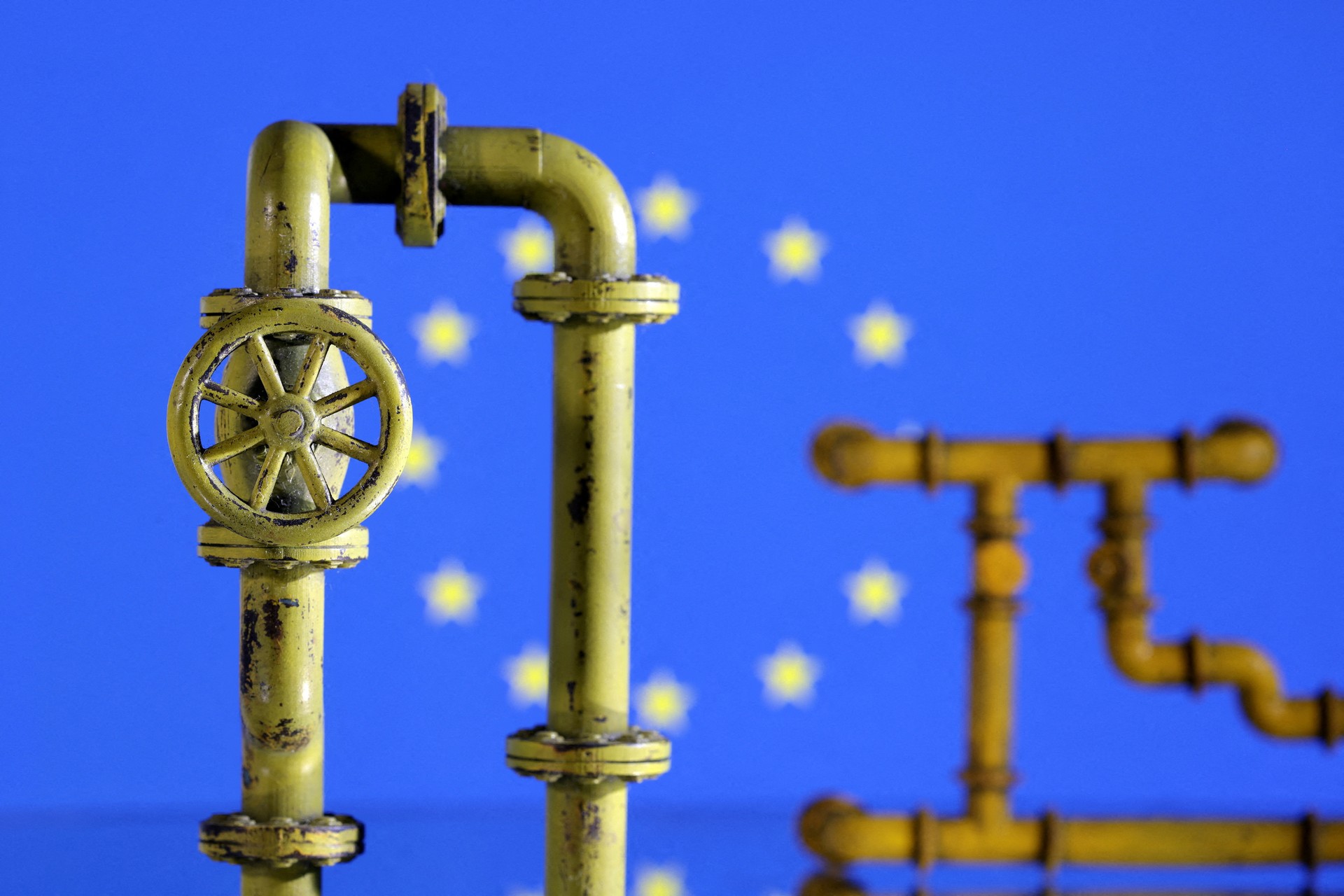 European gas prices drop 4% amid global market sell-off