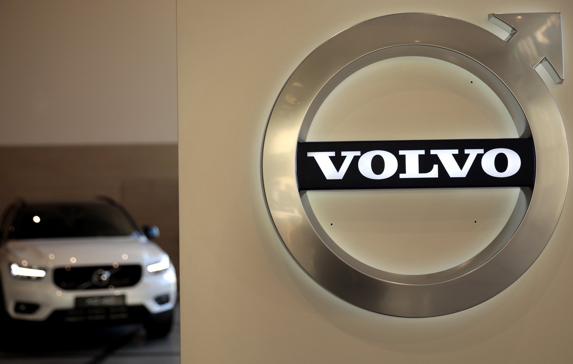 Volvo halts sedan sales in Türkiye amid new tariffs, shifting electric vehicles