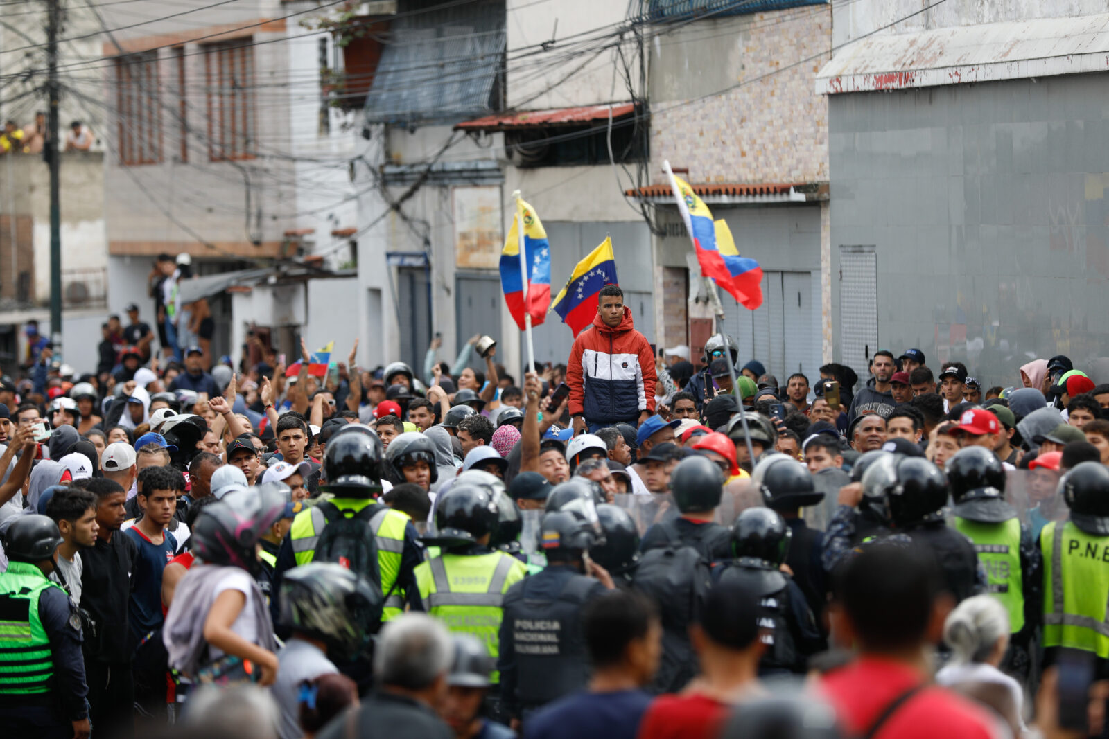 CARACAS, VENEZUELA - JULY 29: People gather to protest against reelection of Venezuelan President Nicolas Maduro for the 3rd term one day after the Venezuelan presidential elections in Caracas, Venezuela on July 29, 2024. Opposition supporters questioned electoral victory claimed by Venezuelan President Nicolas Maduro. ( Pedro Rances Mattey - Anadolu Agency )<img src=