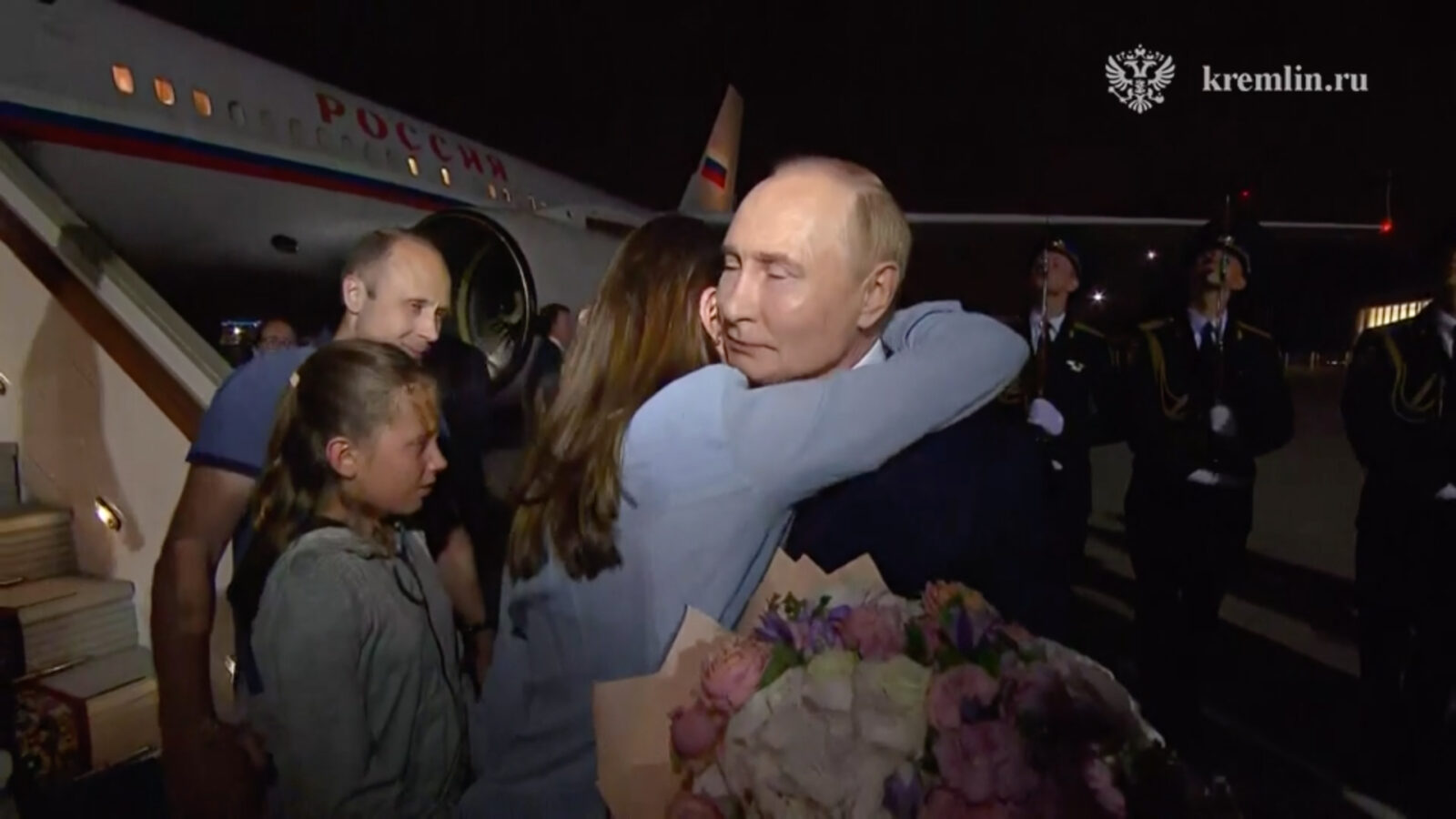 US, Russia welcome citizens returning home after Türkiye-led prisoner swap