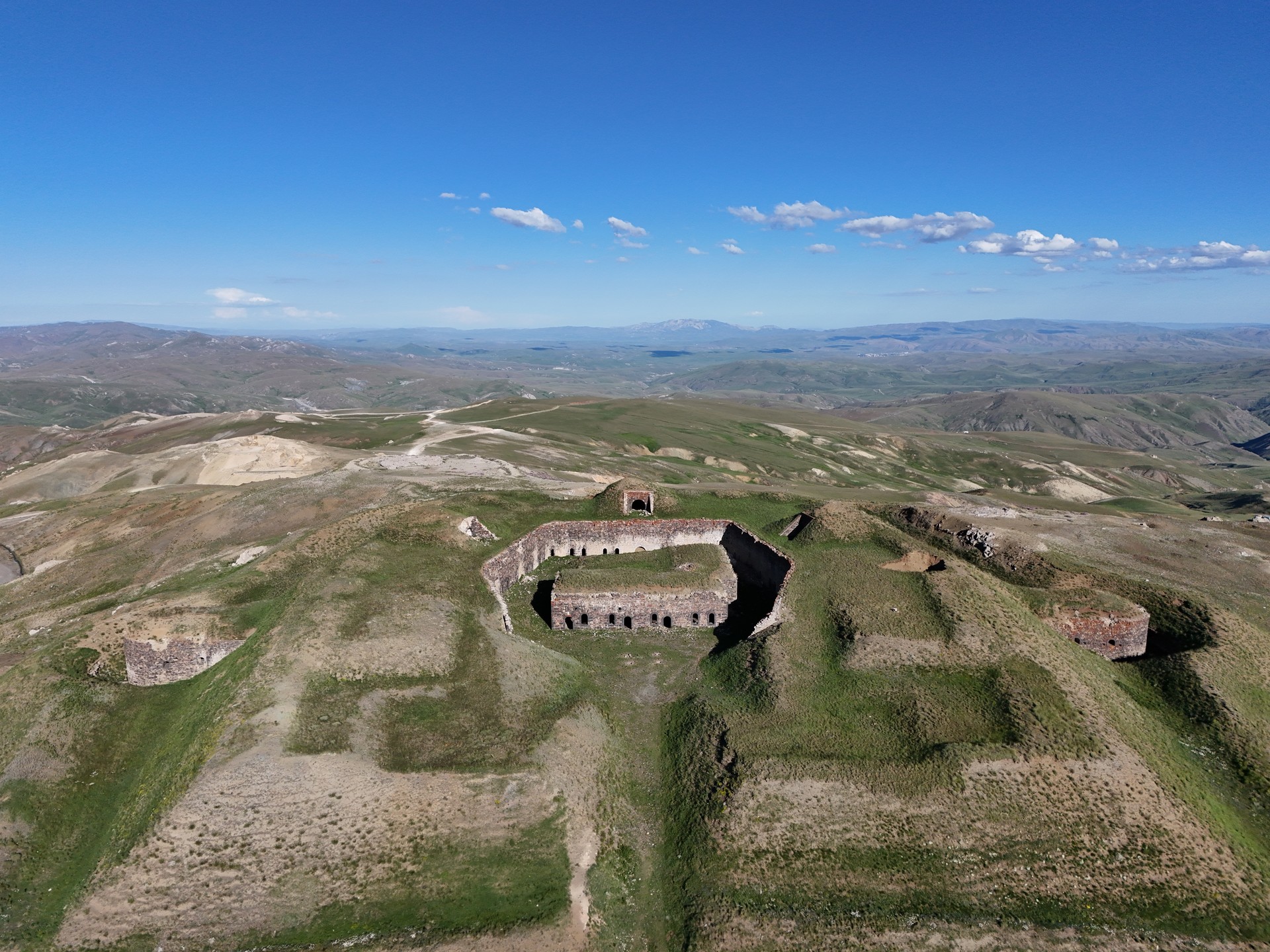 Small Palandoken Fortress preserves its historical grandeur in Türkiye's Erzurum