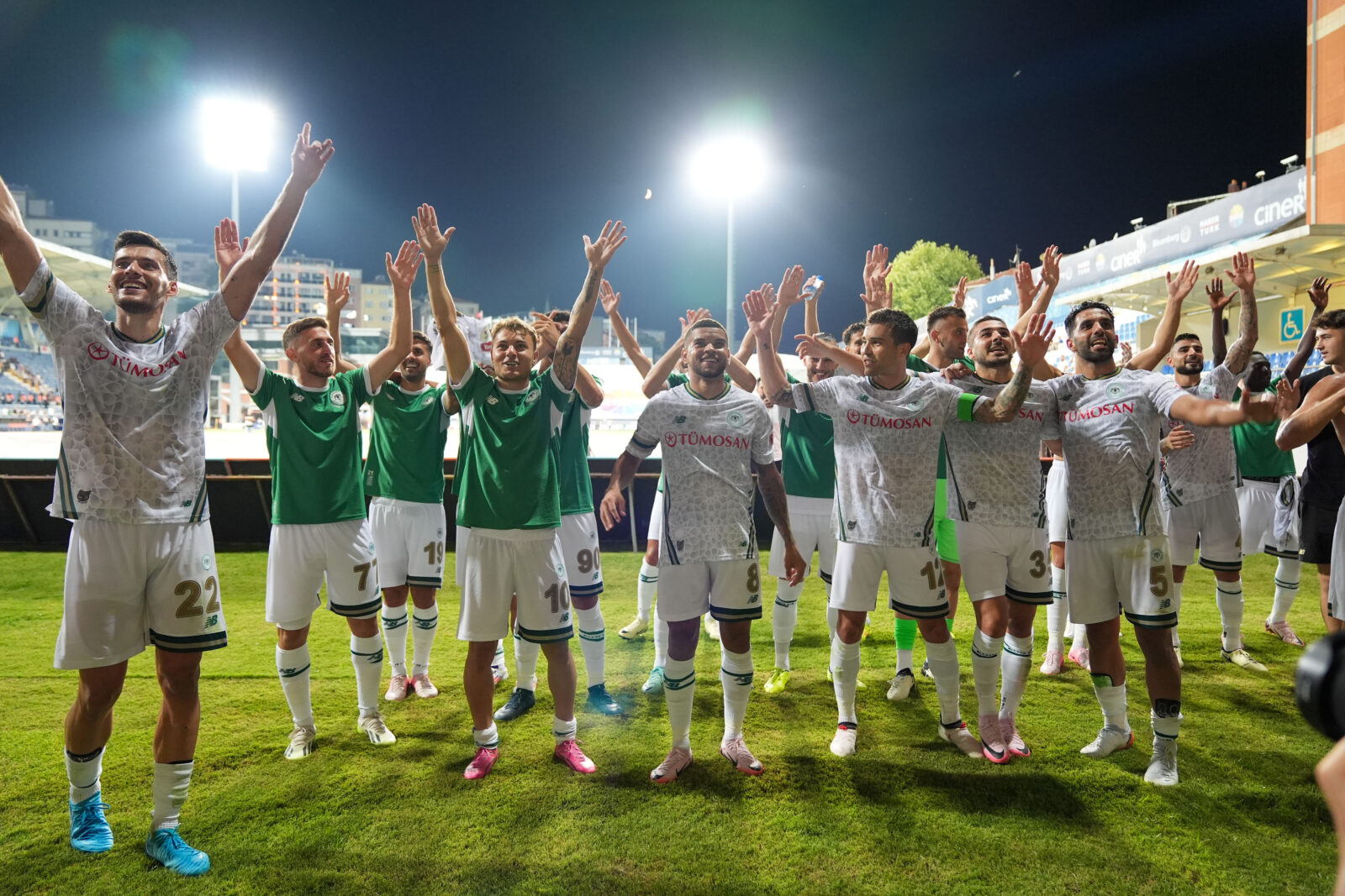 Trendyol Süper Lig'in 1. haftasında, Kasımpaşa ile TÜMOSAN Konyaspor takımları Recep Tayyip Erdoğan Stadı’nda karşılaştı. TÜMOSAN Konyaspor oyuncuları galibiyet sevinci yaşadı. ( Bünyamin Çelik - Anadolu Ajansı )<img src=