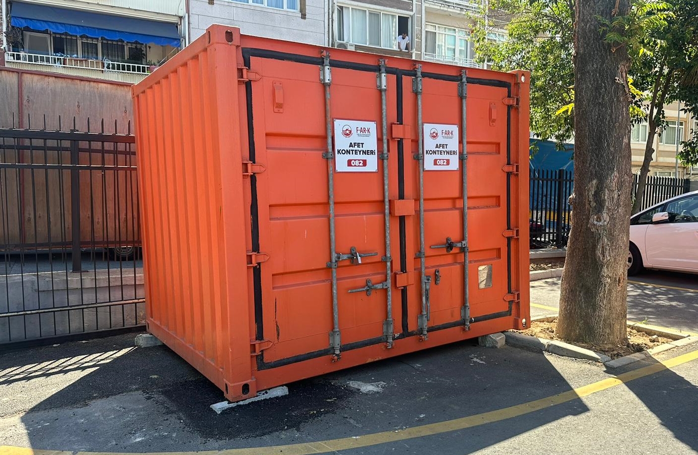 Earthquake disaster containers: What are these orange boxes in Istanbul?
